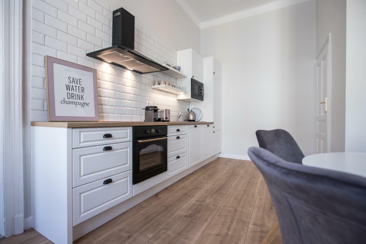 El Gusto Homes Town Sopron Exterior photo