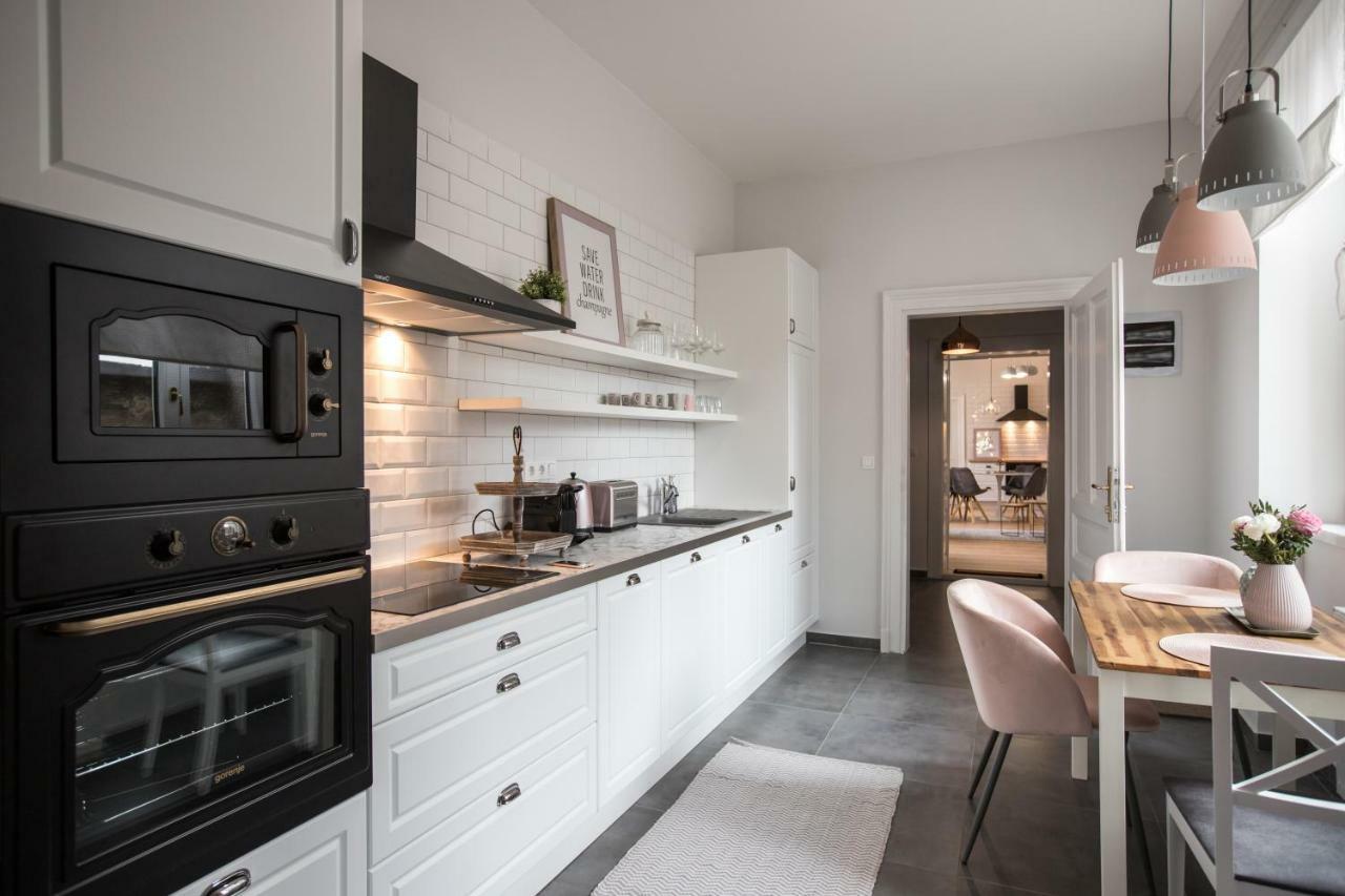 El Gusto Homes Town Sopron Exterior photo